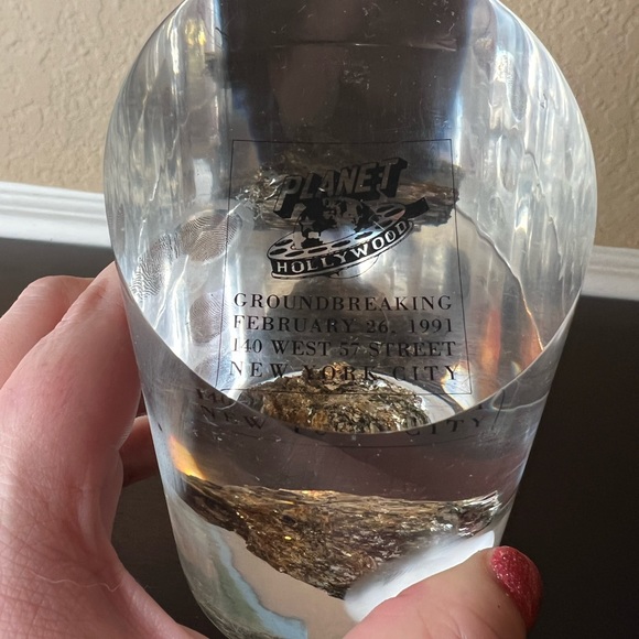 Vintage Planet Hollywood Groundbreaking Lucite Paperweight, Feb 26 1991, NYC - Picture 7 of 8